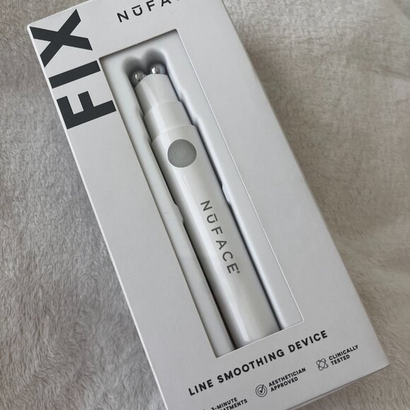 (Brand New) NuFACE FIX® Line Smoothing Microcurrent Device Set - Picture 2 of 5